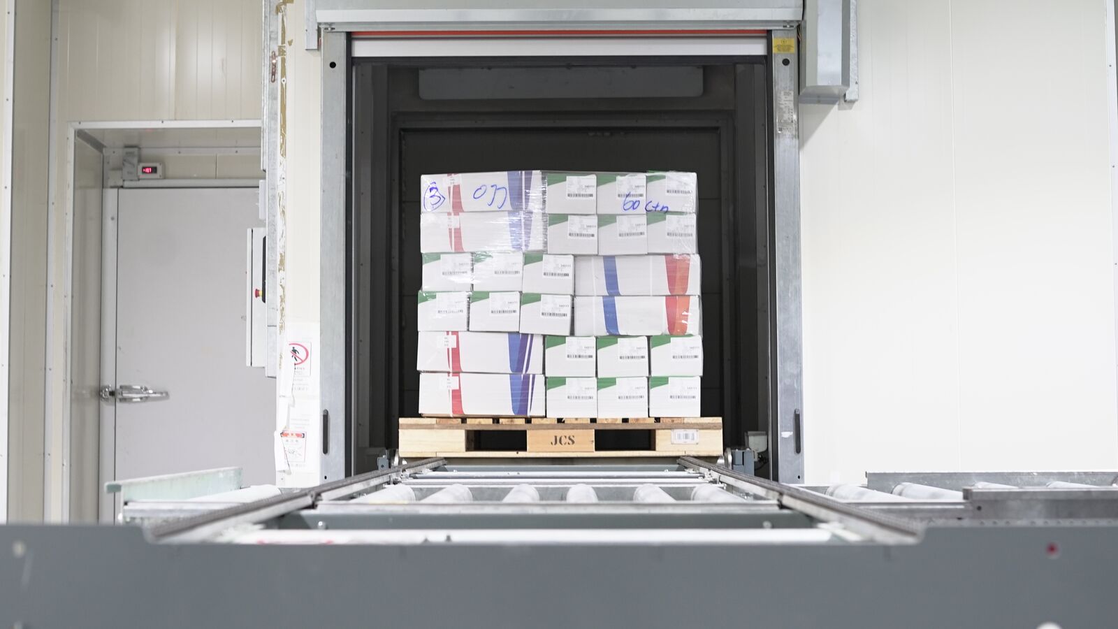 Warehouse automation solutions for food & beverage distributors image